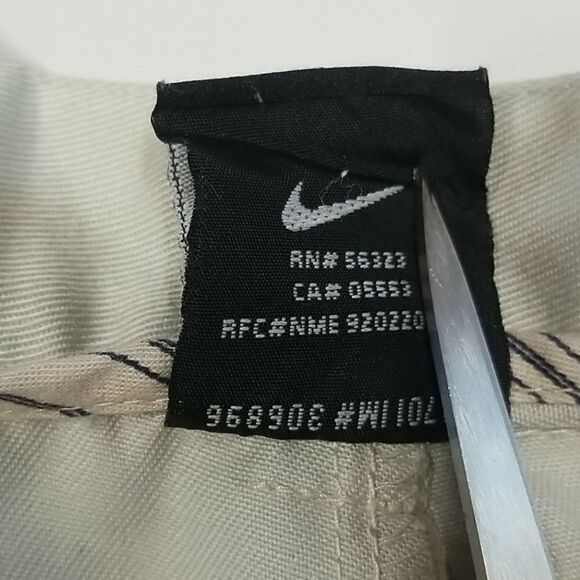 NIKE SHORTS Golf Men’s Size 40 Fit Dry Khaki Zip Closure Pockets Belt Loops - Picture 3 of 9